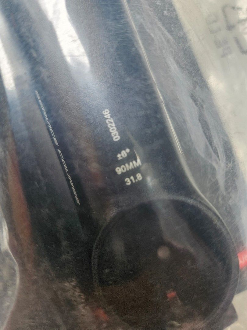Zipp 90mm Stem Service Course (Category: Bicycles) located in Quezon City. Submitted by fliptongz (Listing ID 1442653904, Image 2). Description: Zipp Stem Service Course 90mm Specifications: Material: (SP/ST) Al-6061 Stem angle/rise: 25 degrees, 6 degrees Clamp diamter: 31.8mm Steerer clamp diameter: 1-1/8 in Color finish: Blast Black Hardware: Steel Face Plate Bolt Diatance - Horizontal: 27mm Face Plate Bolt Distance - Vertical: 42mm Weight: 152