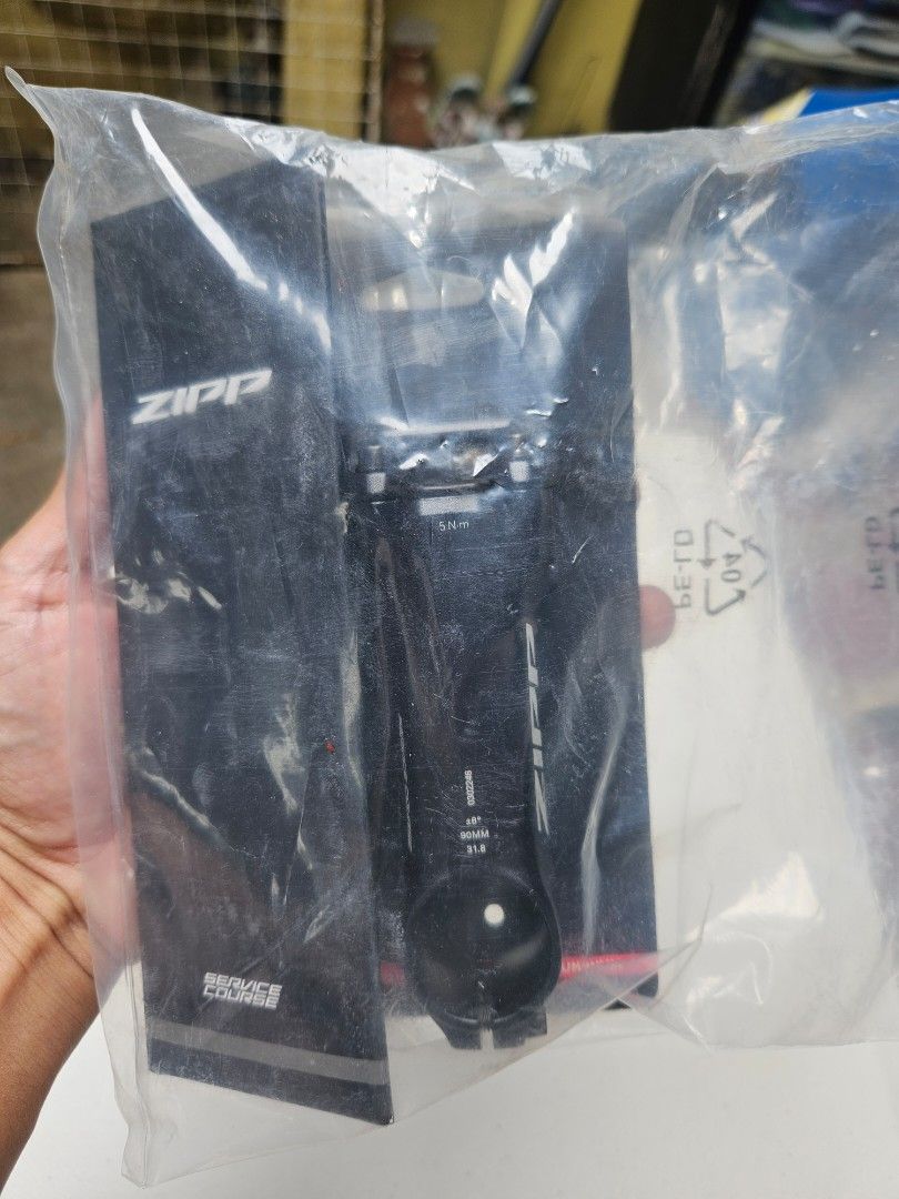 Zipp 90mm Stem Service Course (Category: Bicycles) located in Quezon City. Submitted by fliptongz (Listing ID 1442653904, Image 3). Description: Zipp Stem Service Course 90mm Specifications: Material: (SP/ST) Al-6061 Stem angle/rise: 25 degrees, 6 degrees Clamp diamter: 31.8mm Steerer clamp diameter: 1-1/8 in Color finish: Blast Black Hardware: Steel Face Plate Bolt Diatance - Horizontal: 27mm Face Plate Bolt Distance - Vertical: 42mm Weight: 152