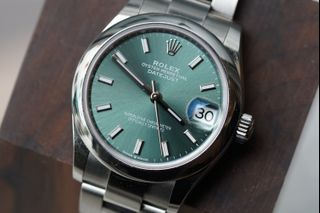 (Category: ) located in . Submitted by timepiecetalk (Listing ID 1442797515, Image 1). Description: .