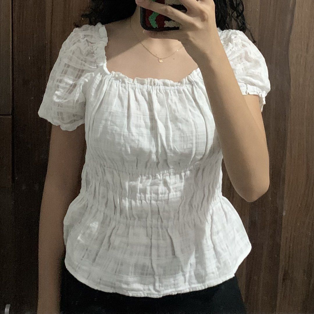 2way ruched peplum top with puff sleeves (Category: Blouses) located in Manila. Submitted by hersheysdeclutterz (Listing ID 1442795514, Image 2). Description: -light weight -bought from womens for ₱600+.