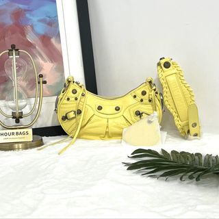 (Category: ) located in . Submitted by hourbags (Listing ID 1442761317, Image 1). Description: .