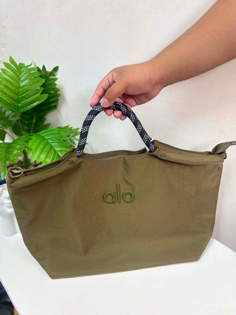 Alo 2way Bag (Category: Shoulder Bags) located in Quezon City. Submitted by stuffs.hellyy (Listing ID 1442797065, Image 3). Description: 2way bag ( hand bag & Sling bag) with tags and ziplock pouch .