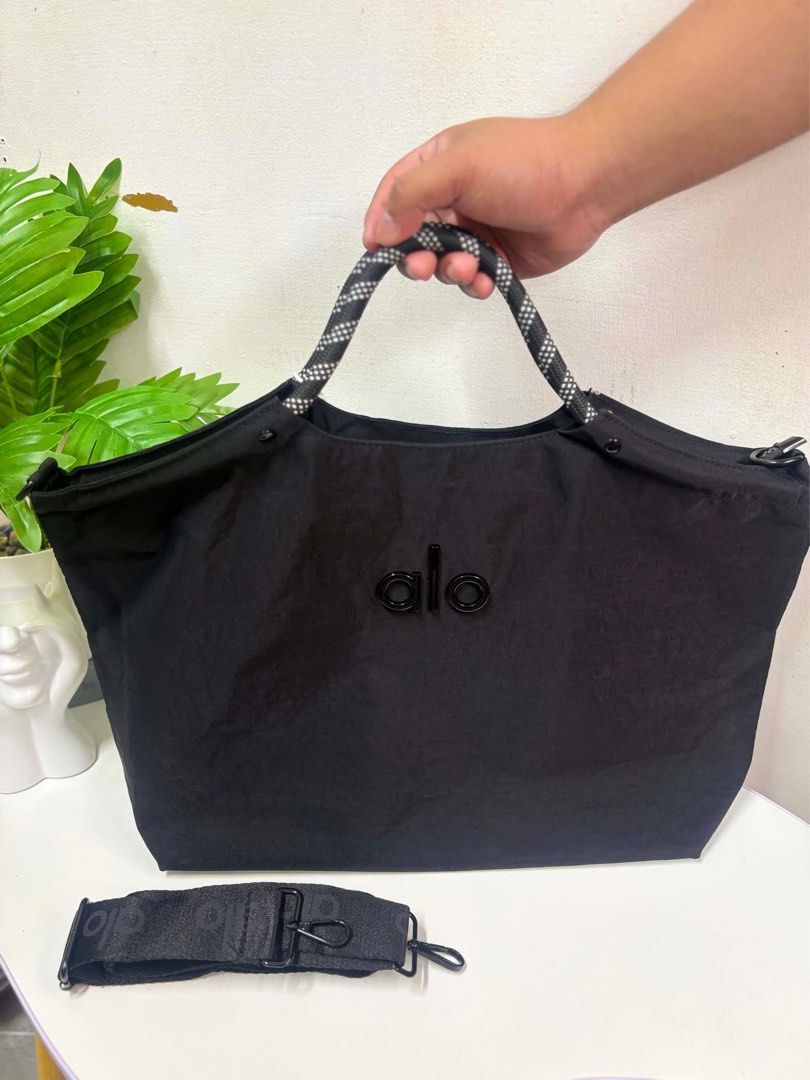 Alo 2way Bag (Category: Shoulder Bags) located in Quezon City. Submitted by stuffs.hellyy (Listing ID 1442797065, Image 1). Description: 2way bag ( hand bag & Sling bag) with tags and ziplock pouch .