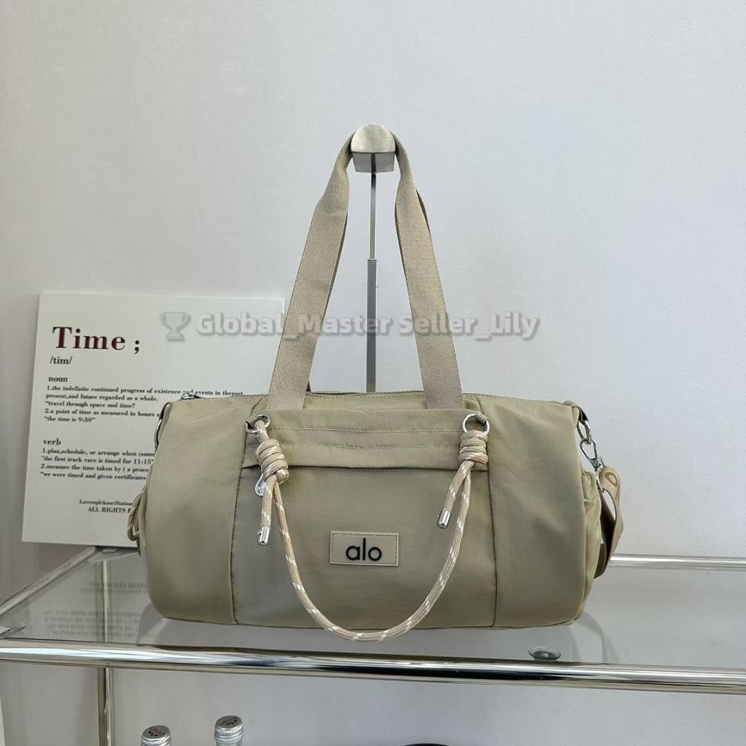 ✨💯ALO cylindrical bag, crossbody bag, handbag, fitness yoga bag (Category: Sling Bags) located in Singapore. Submitted by fashion.luxe (Listing ID 1442749845, Image 3). Description: ✨Estimated delivery time: about 5 days. Sorry for the urgent order. ❗️Why Buy From Us? ✨ All Items Are 100% Original & Brand New ✨ We Offer Premium Quality Seller Service with One-on-One Support, backed by 5 Years of Experience as a Registered Company in US with 9,00