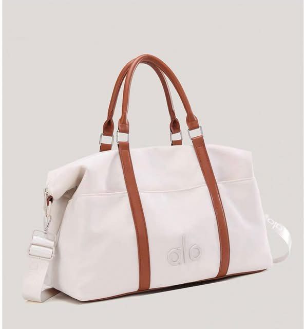Alo Duffle Bag (Category: Shoulder Bags) located in Manila. Submitted by rcwluxx (Listing ID 1442901358, Image 3). Description: .