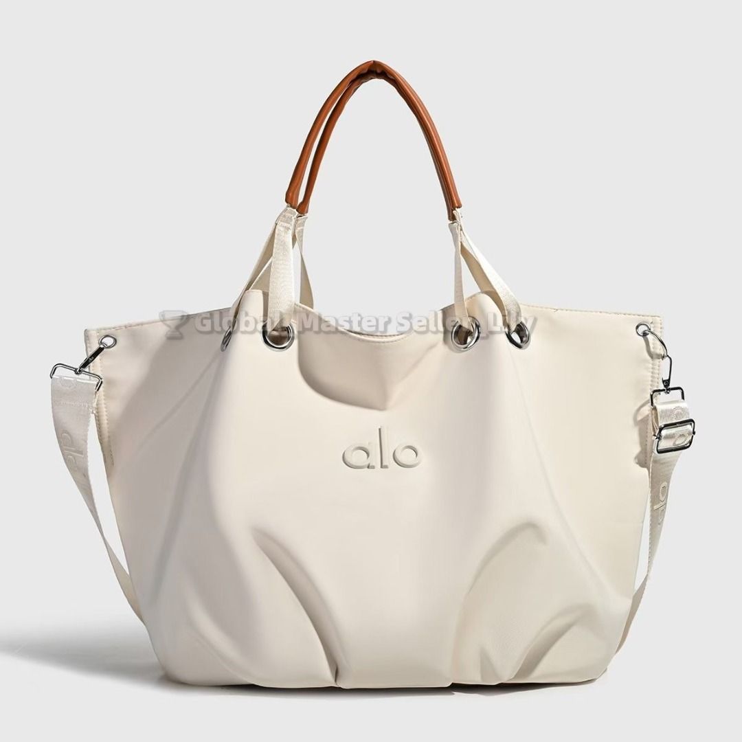 ✨💯ALO large capacity yoga bag, tote bag, fitness bag, 6colors (Category: Tote Bags) located in Singapore. Submitted by fashion.luxe (Listing ID 1442754455, Image 3). Description: ✨Estimated delivery time: about 5 days. Sorry for the urgent order. ❗️Why Buy From Us? ✨ All Items Are 100% Original & Brand New ✨ We Offer Premium Quality Seller Service with One-on-One Support, backed by 5 Years of Experience as a Registered Company in US with 9,000 F