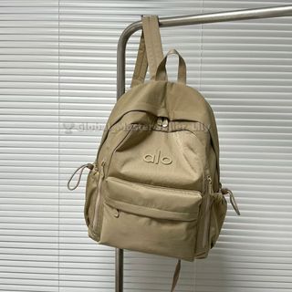 (Category: ) located in . Submitted by fashion.luxe (Listing ID 1442755239, Image 1). Description: .