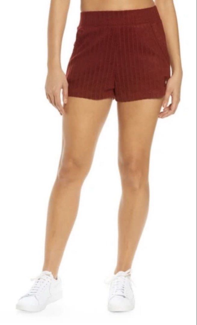 Alo Yoga Ribbed Knit Bra and Shorts Set XS Cranberry (Category: Activewear) located in Singapore. Submitted by buritto_jj (Listing ID 1442882613, Image 2). Description: - Alo Yoga ribbed knit set - Lovely cranberry color - Includes bra top and matching shorts - Super comfortable for lounging or light workouts - Soft and stretchy fabric - Ideal for everyday wear - Feels cozy and great to wear - Original price for set $105.