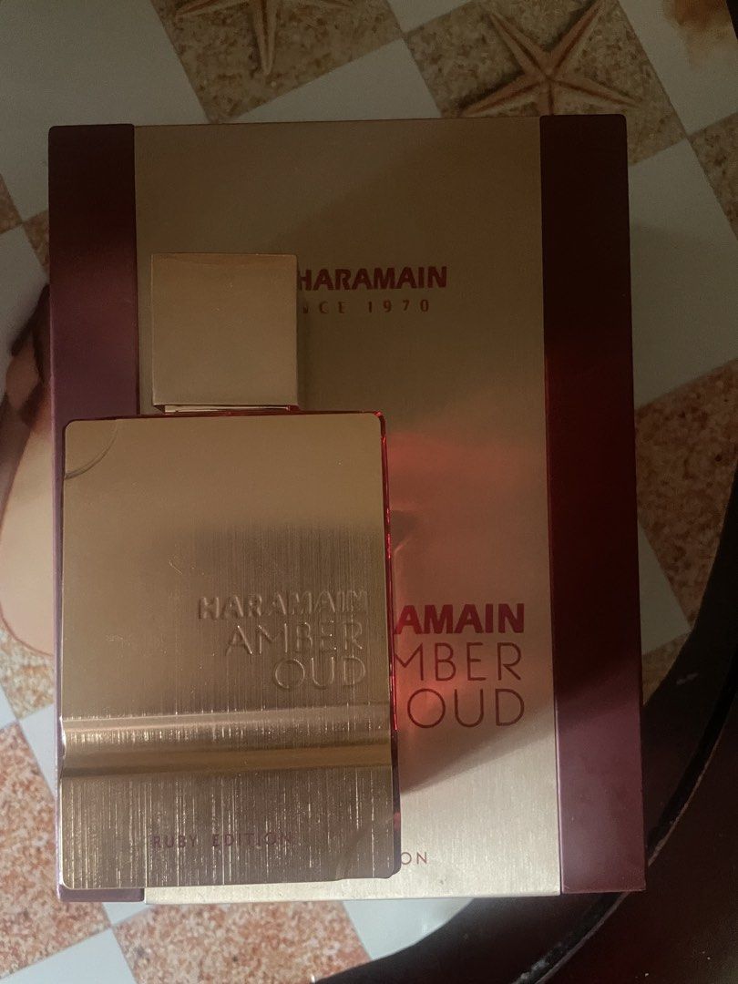Amber oud ruby edition （分類：健康及美容 - 香水＆香體噴霧）位於 Hong Kong。 由 danielisadog222 提交（商品編號 1442810071，圖片 1）。簡介： 只用過幾次 有盒。