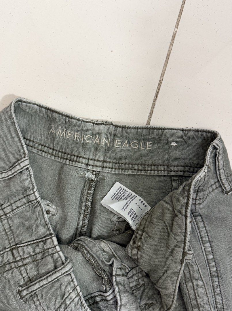 American Eagle Cargo Olive Green Linen Pants (Category: Jeans) located in Makati City. Submitted by thhird (Listing ID 1442898110, Image 3). Description: - Olive green cargo linen type pants - Brand: American Eagle - Fit: Relaxed - Features: Multiple pockets - Measurements: Waist 39cm (across), Length 98cm.