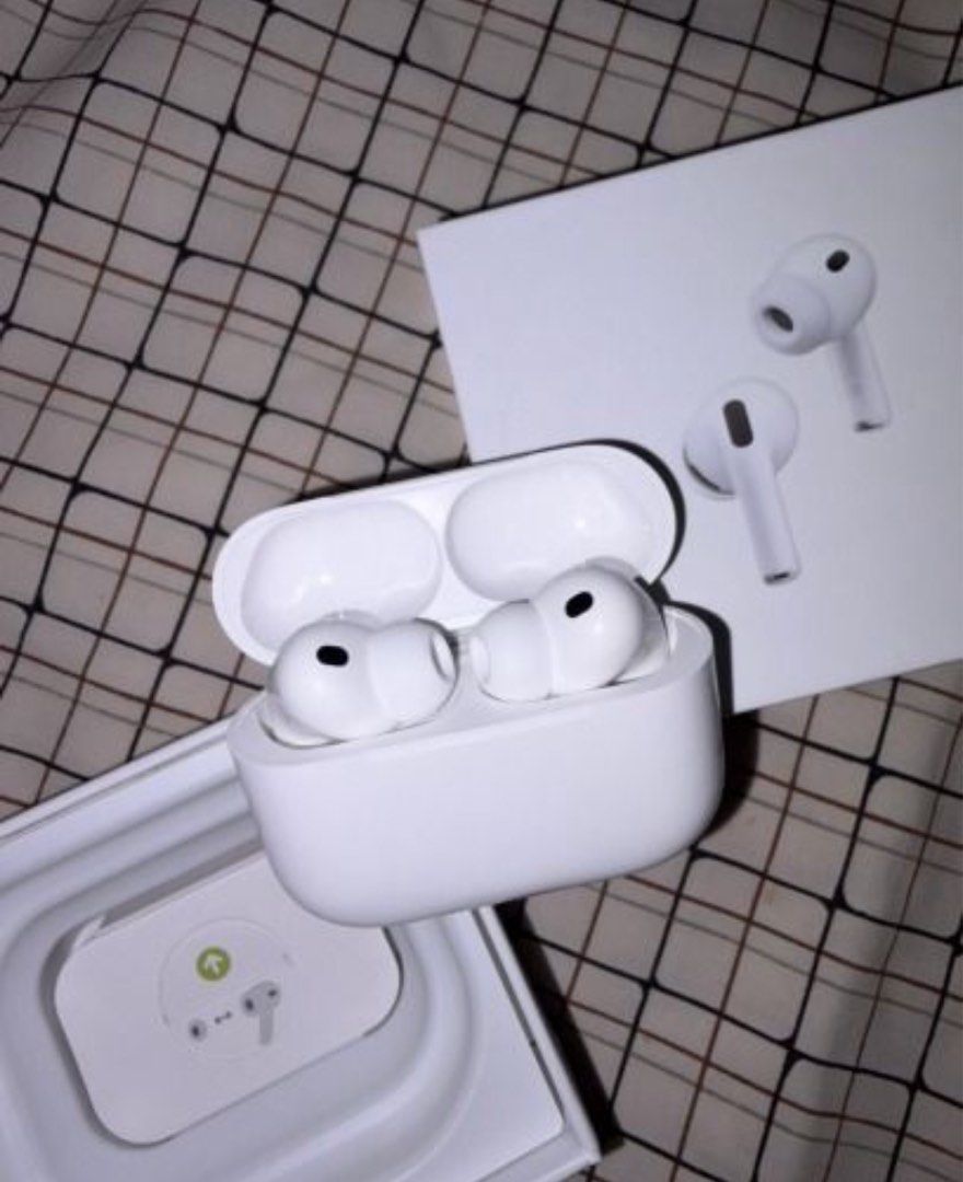 Apple AirPods Pro 3 (Category: Earphones) located in Pasig City. Submitted by declutterbyjade (Listing ID 1442846733, Image 1). Description: was sold a class A airpods pro 3 here in carousel altho seller mentioned its original. never replied to me again. selling since i bought an original one instead. still with box but left earbuds is not working. also selling here to raise awareness of the seller. thanks!.