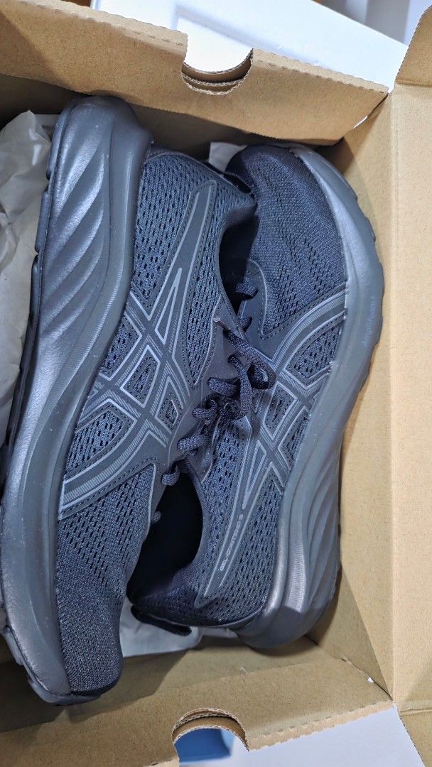 ASICS Gel-Contend 9 Men's Running Shoes Black/Graphite Grey (Category: Sneakers) located in Singapore. Submitted by sid_e_kid (Listing ID 1442895623, Image 3). Description: - ASICS Gel-Contend 9 Running Shoes - Color: Black with Graphite Grey accents - Size: Men's US 8 / EUR 41.5 / UK 7 - Ideal for running and everyday wear - Comes with original box - Just bought 2 days ago RFS : Impulse purchase.