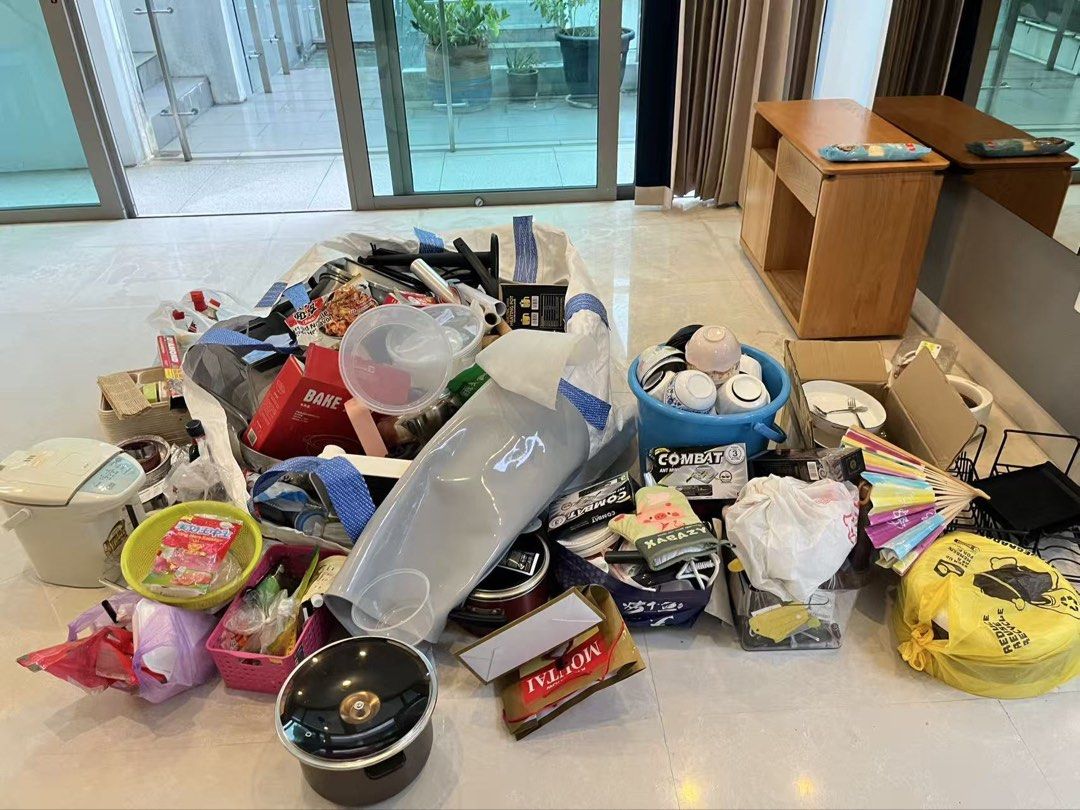 Assorted Kitchenware, Storage, and Household Items Bundle477614551220234240