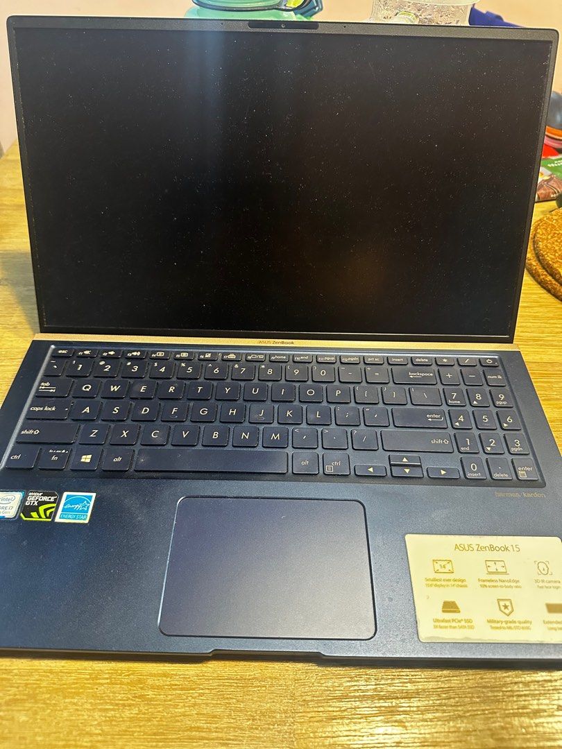 Asus Zenbook15 laptop477520745810503681