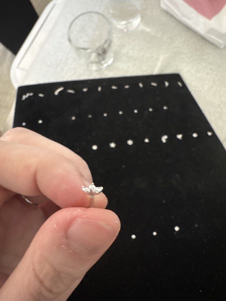 Auric and ice marquesa (Category: Earrings) located in Mandaluyong City. Submitted by simpleperfection (Listing ID 1442760491, Image 3). Description: Selling my brand new with box marquesa from auric and ice.