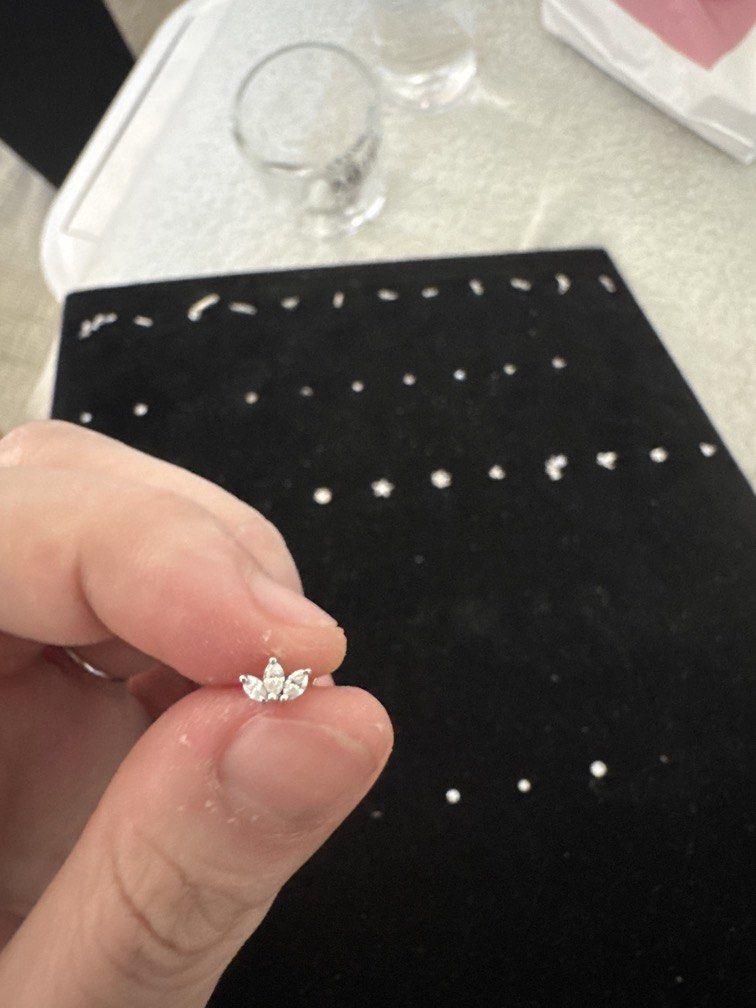 Auric and ice marquesa (Category: Earrings) located in Mandaluyong City. Submitted by simpleperfection (Listing ID 1442760491, Image 2). Description: Selling my brand new with box marquesa from auric and ice.