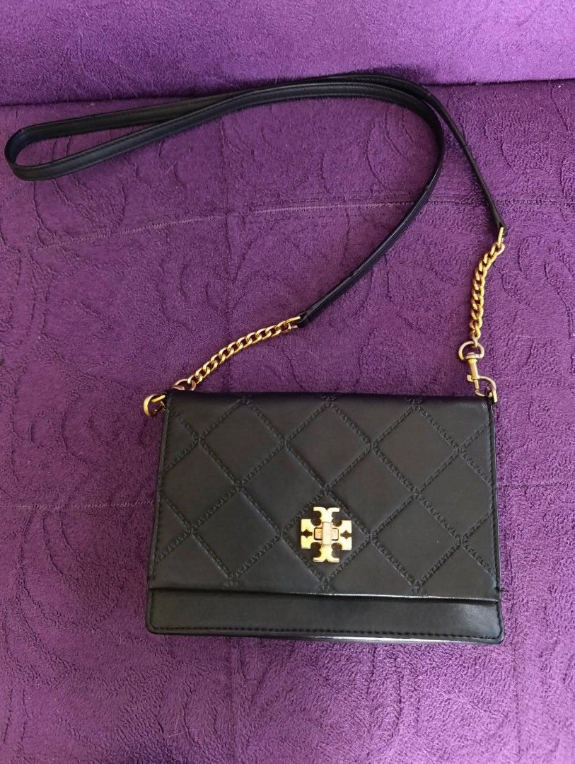 SALE💓Authentic Tory B. Mini Georgia (Category: Luxury Bags & Wallets) located in Alabel. Submitted by theleopard25 (Listing ID 1442760096, Image 2). Description: ✨ Authentic Mini Georgia Bag ✨ Super ganda and classy! 🖤 ✔ Mini Georgia ✔ Can fit a phone and small wallet ✔ Excellent condition ✔ No major issues ✔ What you see is what you get Perfect for everyday use and casual outings. Grab it before it's gone! 🛍️.