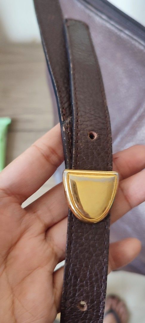 Bally Leather Hobo Vintage bag (Category: Luxury Bags & Wallets) located in Caloocan City. Submitted by guiltypleasures75 (Listing ID 1442818037, Image 3). Description: Vintage Bally leather bag. please rely. on the photos for the issue of the bag but still serves it purpose..