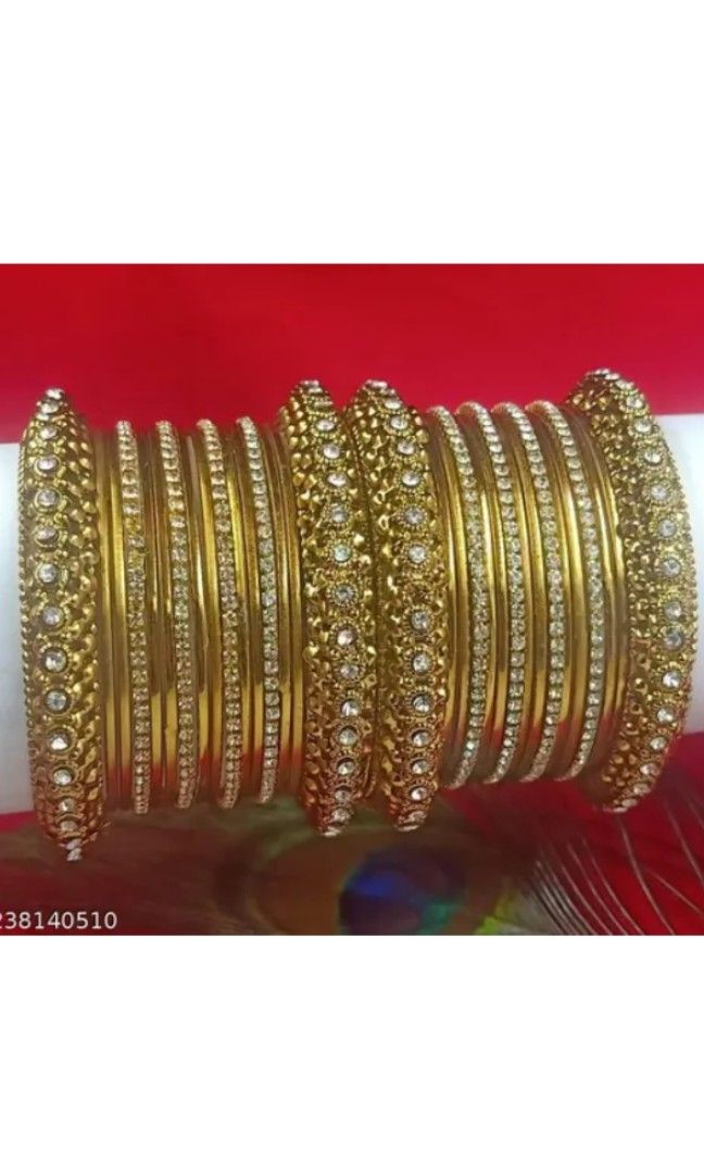 Bangles （分類：頸鍊）位於 Hong Kong。 由 yasminfirdaus96 提交（商品編號 1442910307，圖片 3）。簡介： Silver Bangles。