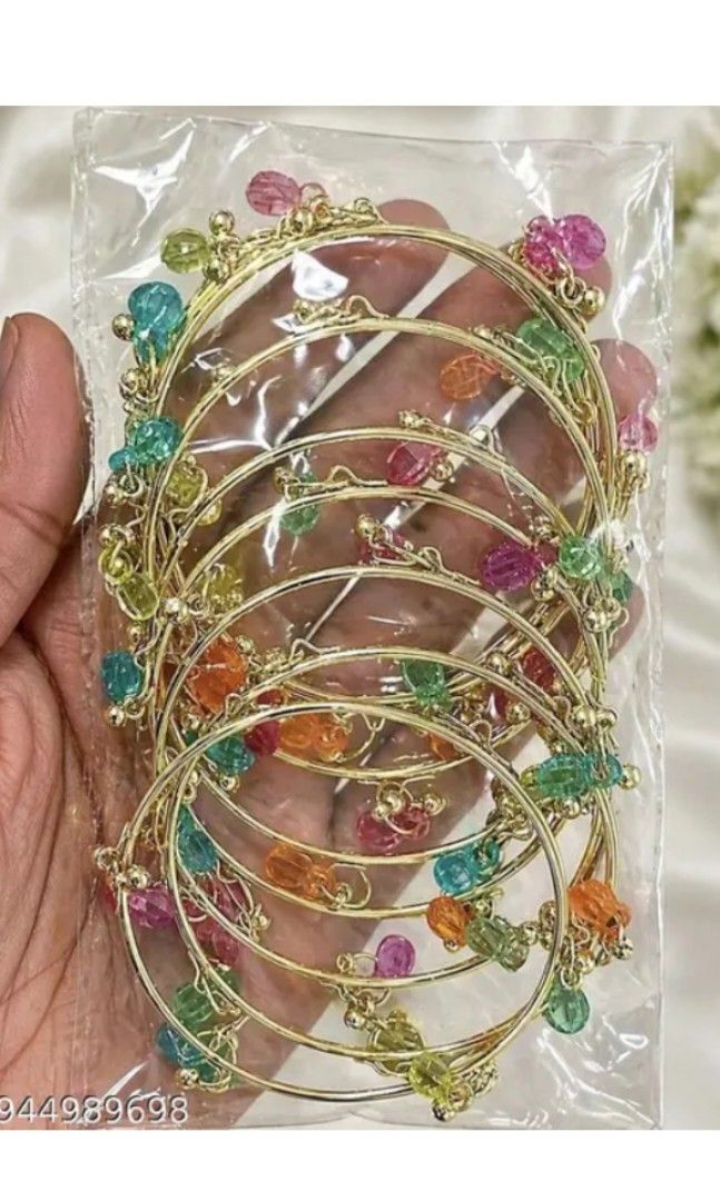 Bangles （分類：頸鍊）位於 Hong Kong。 由 yasminfirdaus96 提交（商品編號 1442910307，圖片 10）。簡介： Silver Bangles。