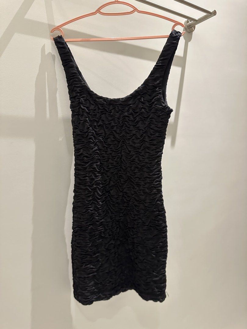 Black Ruched Bodycon Mini Dress (Category: Dresses) located in Santa Rosa. Submitted by aikcat (Listing ID 1442749177, Image 1). Description: - Black mini dress - Ruched texture all over - Scoop neckline - Tank straps - Form-fitting silhouette - Mid-thigh length - Versatile for night outs or casual events - Easy to dress up or down.