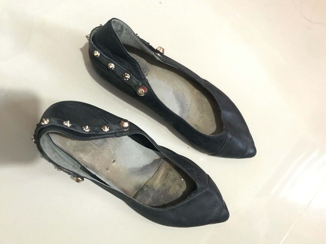 Black Genuine Leather Studded Ballet Flats (Category: Flats & Sandals) located in Bacolod City. Submitted by thriftgirlie_lorraine (Listing ID 1442788788, Image 1). Description: needs new insoles — can fit to EU 35-36 Chic black leather ballet flats with gold stud accents. Pointed toe. Some sole wear and inner sole dirt, but lots of wear left. Perfect for everyday style..