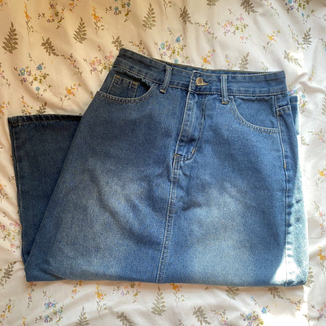 Blue Denim Midi Skirt with Front Slit (Category: Skirts) located in Valencia. Submitted by chiccurations_ (Listing ID 1442849943, Image 1). Description: 🧾MOP: GCash 🚚MOD: jnt/lbc 📍LOCATION: Cagayan de Oro City.