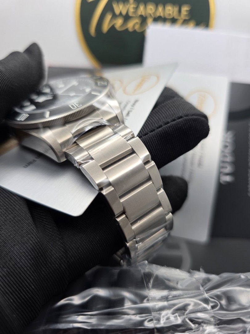 💯🖤BNIB 2026 LATEST TUDOR PELAGOS titanium 42mm 25600tn black sports watch luminous diver automatic ♥️👌*not omega cartier hublot oris tissot* (Category: Watches) located in Singapore. Submitted by wearabletreasure (Listing ID 1442848913, Image 3). Description: Rating: Brand new = mint Remarks: Brand new. latest one. Package: tudor 25600tn titanium pelagos cert dated 2026 manual tag extra link box Actual watch shown. What you see is what you get
