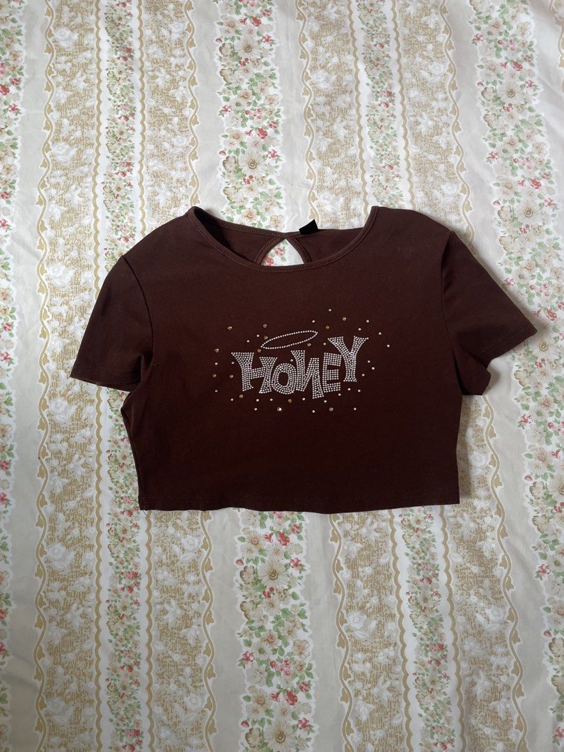 bratz style croptop (Category: Shirts) located in Lipa City. Submitted by sincerelyauri (Listing ID 1442828669, Image 1). Description: ⟢ ukay & preloved ⟢ manage your expectations ⟢ no flaws ask for ww or measurements!! mop: gcash or bank tf loc: lipa city.