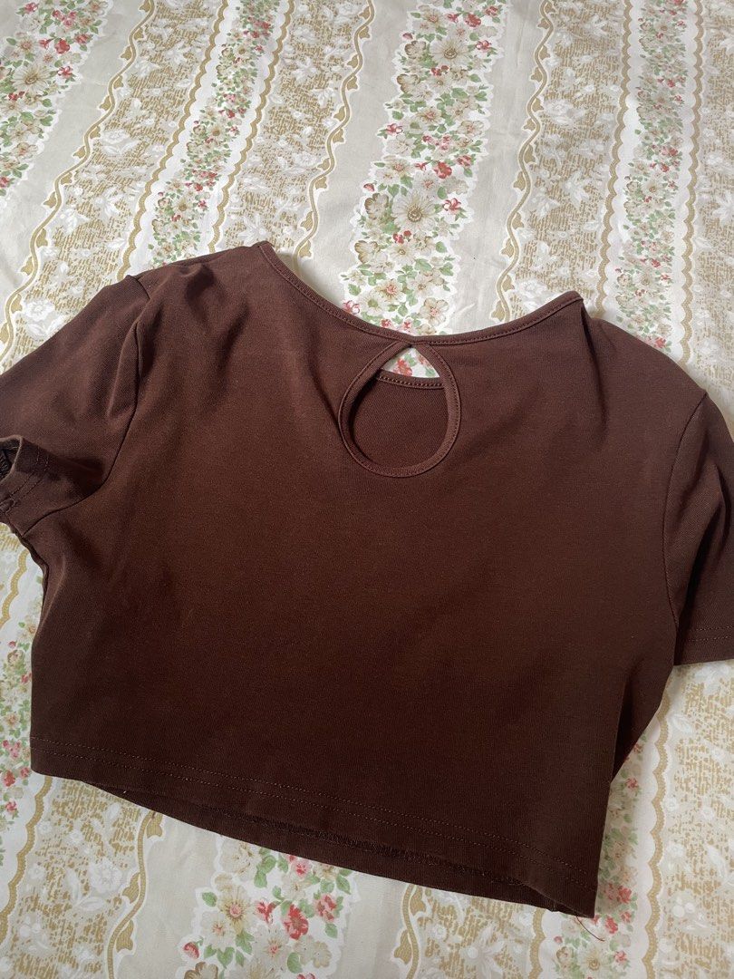 bratz style croptop (Category: Shirts) located in Lipa City. Submitted by sincerelyauri (Listing ID 1442828669, Image 3). Description: ⟢ ukay & preloved ⟢ manage your expectations ⟢ no flaws ask for ww or measurements!! mop: gcash or bank tf loc: lipa city.