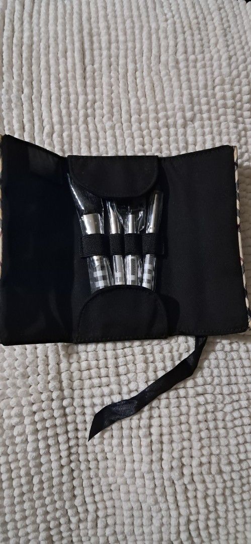 Burberry Makeup Brush Set with Pouch (Category: Makeup) located in Manila. Submitted by abundantjoy.76 (Listing ID 1442894017, Image 3). Description: - Authentic Burberry makeup brush set - Includes black travel pouch with iconic Burberry check trim - Brushes are individually wrapped - Ideal for travel or everyday use - A classic Burberry addition to your collection.