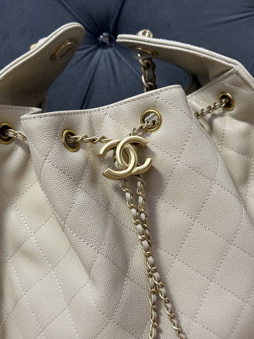 CHANEL 25 LARGE SIZE (Category: Luxury Bags & Wallets) located in Manila. Submitted by Bagstatic_luxuries (Listing ID 1442793860, Image 2). Description: Celebrity bag!!! 😍😍😍 With original dustbag and pouch Japan sourced 🇯🇵.