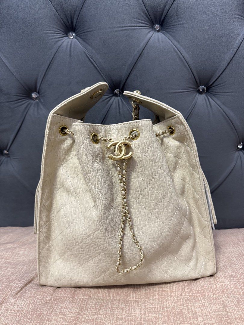 CHANEL 25 LARGE SIZE (Category: Luxury Bags & Wallets) located in Manila. Submitted by Bagstatic_luxuries (Listing ID 1442793860, Image 1). Description: Celebrity bag!!! 😍😍😍 With original dustbag and pouch Japan sourced 🇯🇵.