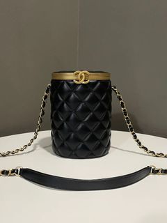 (Category: ) located in . Submitted by lovelotsluxury (Listing ID 1442844400, Image 1). Description: .