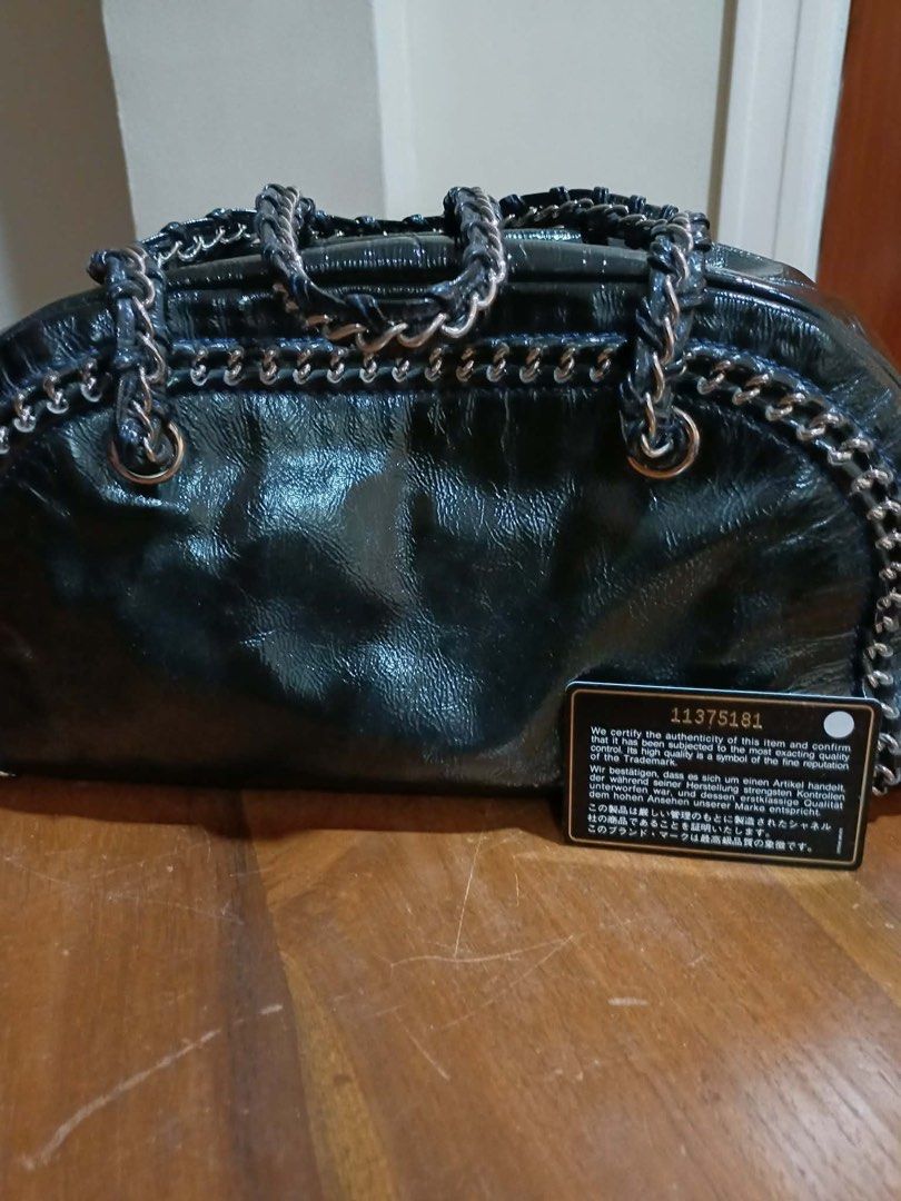 CHANEL LUXE LIGNE BOWLER (Category: Luxury Bags & Wallets) located in Cagayan de Oro. Submitted by moiobsession (Listing ID 1442733367, Image 2). Description: Chanel LUXE LIGNE BOWLER BAG. rank a comes complete onhand ready to ship!.