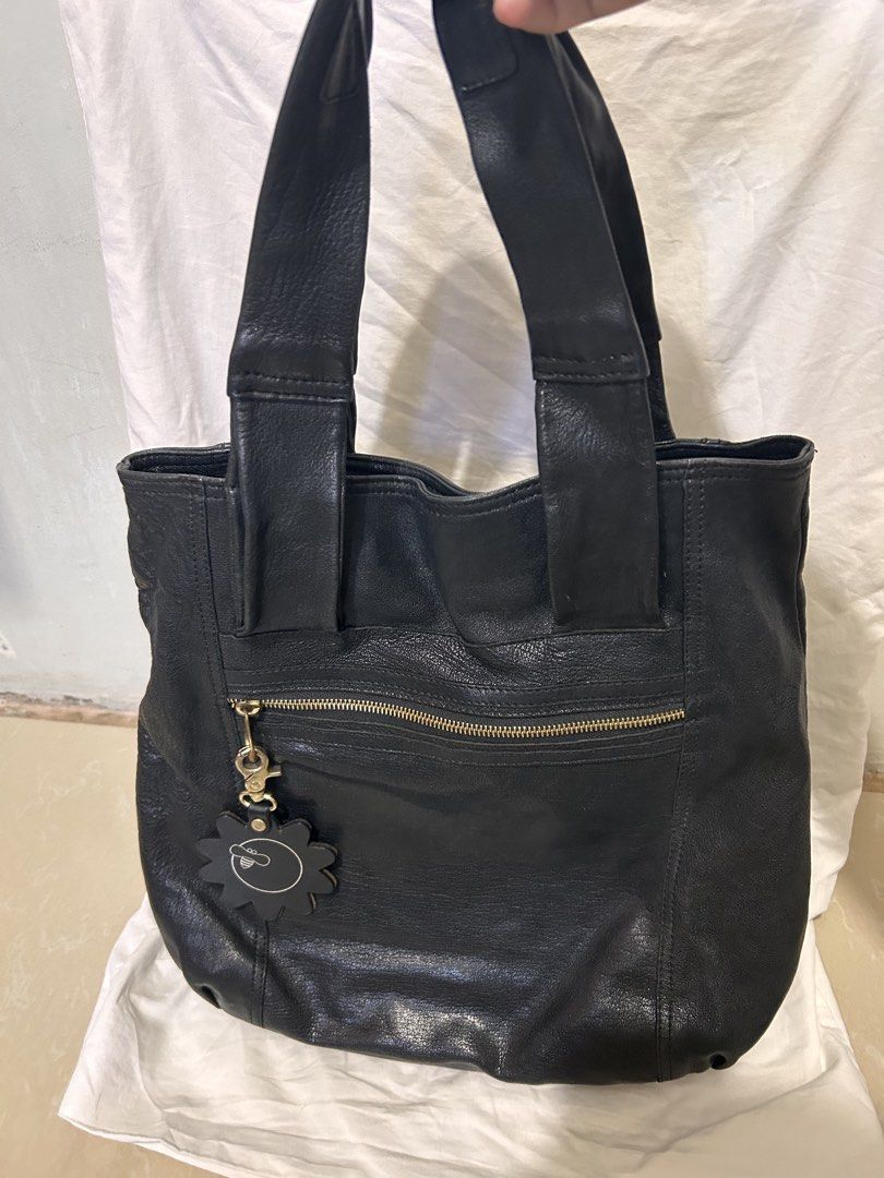 Chloe tote bag ( SEE BY CHLOE) (Category: Luxury Bags & Wallets) located in Davao. Submitted by miffyzcharms (Listing ID 1442752778, Image 2). Description: .