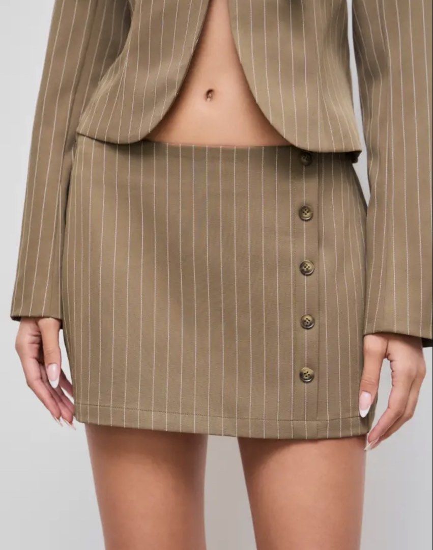 Cider set blazer & skirt (Category: Sets or Coordinates) located in Taguig. Submitted by darjaromanova (Listing ID 1442858289, Image 2). Description: .