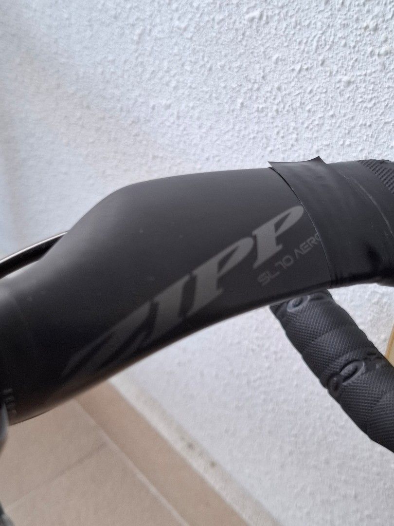 Colnago V1r Ferrari Edition Frameset and Groupset (Category: Bicycles) located in Singapore. Submitted by tk.lim (Listing ID 1442741859, Image 3). Description: - Colnago V1r Ferrari Carbon Frameset sloping tube size 45 (size 49/50 ) - Zipp SL 70 Carbon Drop Bar 400mm - Zipp SL-Sprint Carbon Stem 90mm - Shimano Ultegra Di2 11sp - Quarq Carbon Crankset 170mm with DFour power meter - Shimano Duraace Chainring Wheelset, Saddle and Pedals not included
