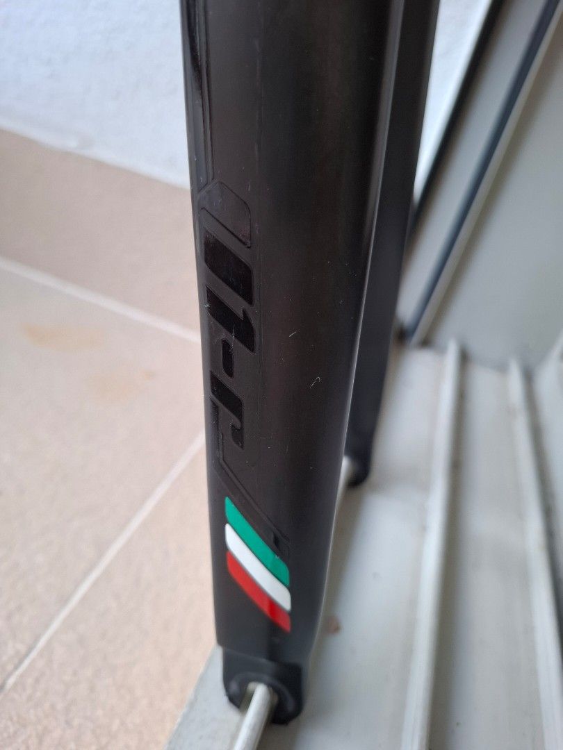 Colnago V1r Ferrari Edition Frameset and Groupset (Category: Bicycles) located in Singapore. Submitted by tk.lim (Listing ID 1442741859, Image 2). Description: - Colnago V1r Ferrari Carbon Frameset sloping tube size 45 (size 49/50 ) - Zipp SL 70 Carbon Drop Bar 400mm - Zipp SL-Sprint Carbon Stem 90mm - Shimano Ultegra Di2 11sp - Quarq Carbon Crankset 170mm with DFour power meter - Shimano Duraace Chainring Wheelset, Saddle and Pedals not included
