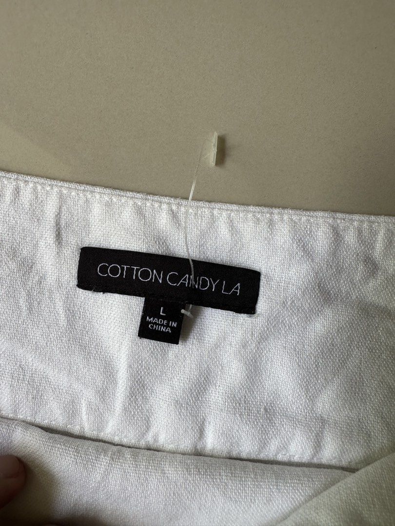 Cotton Candy LA linen blend skort Size L (Category: Skirts) located in Rosales. Submitted by dariang22 (Listing ID 1442743499, Image 3). Description: -30-31 L15 - Brand: Cotton Candy LA - Color: White - Style: Mini Skirt - Material: Linen Blend - Size: L - Features: Side slit detail - Occasion: Casual wear or dressing up - Condition: Please check photos for exact condition.