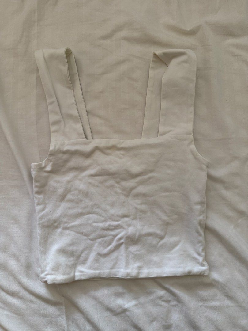 Cotton On White Square Neck Tank Top (Category: Sleeveless) located in Paranaque City. Submitted by bellaisaaa (Listing ID 1442766707, Image 1). Description: - thick material - best fits XXS to XS.