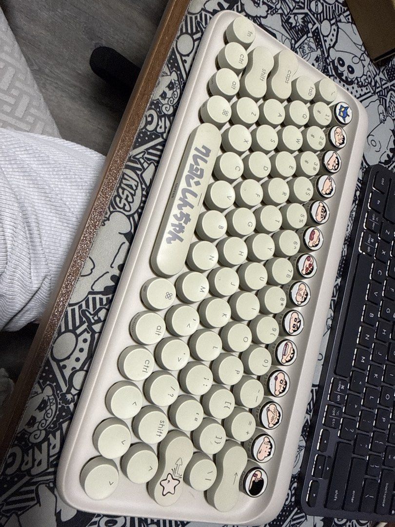 Crayon Shinchan mechanical Keyboard - Bluetooth/Wired477647777993871361