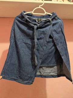 (Category: ) located in . Submitted by l.a.wardrobe (Listing ID 1442812611, Image 1). Description: .