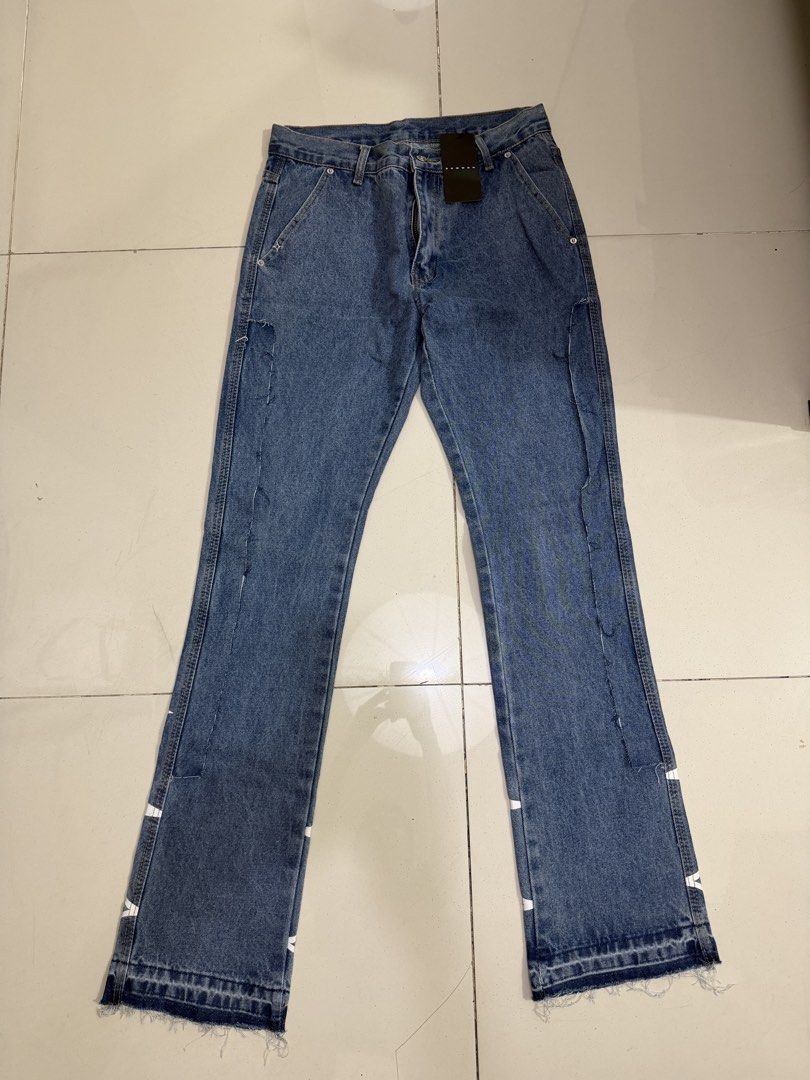 Flared Jeans with Star Print (Category: Jeans) located in Makati City. Submitted by thhird (Listing ID 1442899660, Image 2). Description: - Flared jeans with star print on legs and back pockets - Raw hem detail.