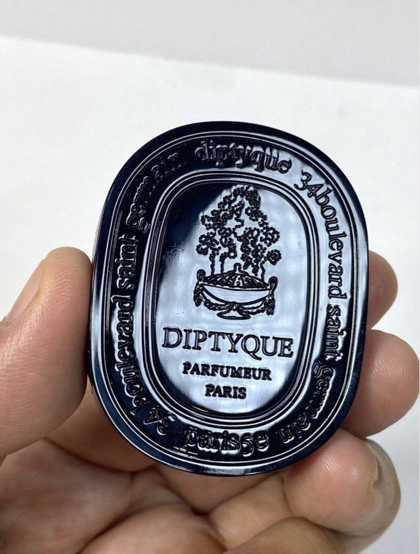 Diptyque Do Son Solid Perfume 3.6g (Category: Fragrance & Deodorants) located in Mexico. Submitted by happymoby (Listing ID 1442824300, Image 1). Description: FYI: ✔️ safe package, using column wrap. 👁️‍🗨️what you see is what you get. 👁️‍🗨️ Actual photos (more photos just DM me) This Fragrance Gesture is inspired by the enfleurage technique used in times past to capture the scent of flowers. Its alcohol free wax is a scented balm that is appl
