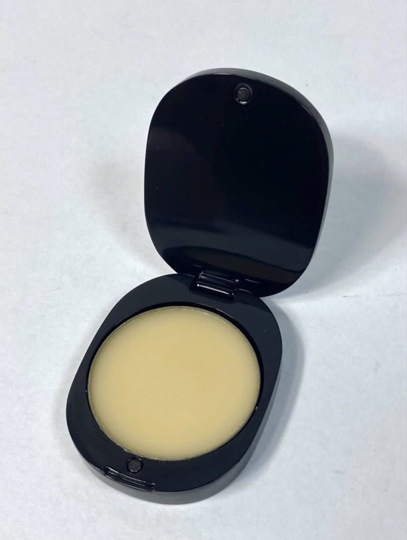 Diptyque Do Son Solid Perfume 3.6g (Category: Fragrance & Deodorants) located in Mexico. Submitted by happymoby (Listing ID 1442824300, Image 2). Description: FYI: ✔️ safe package, using column wrap. 👁️‍🗨️what you see is what you get. 👁️‍🗨️ Actual photos (more photos just DM me) This Fragrance Gesture is inspired by the enfleurage technique used in times past to capture the scent of flowers. Its alcohol free wax is a scented balm that is appl