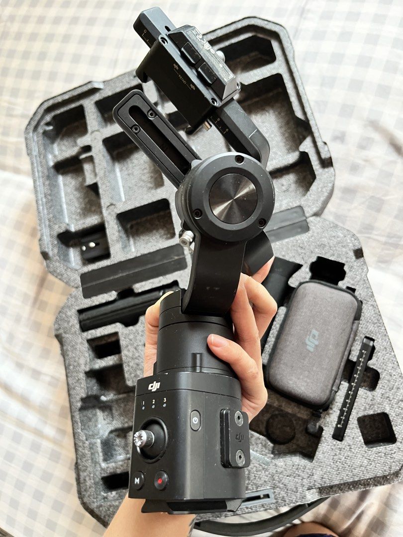 DJI RONIN S Standard Kit Three-Axis Motorized Gimbal Stabilizer (Category: Gimbals & Stabilizers ) located in Naga. Submitted by kitty_cate02 (Listing ID 1442743422, Image 1). Description: Well-maintained and in good condition No issues Used only a few times Mostly stored Shipping fee shouldered by the buyer via LBC 🚚 Comes with the original box and Accessories In the Box * DJI Ronin-S * BG37 Grip with Built-In Battery * Camera Mounting Plate * 