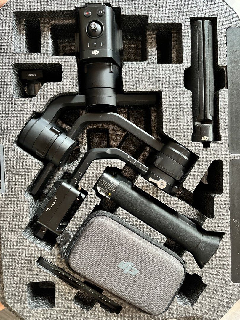 DJI RONIN S Standard Kit Three-Axis Motorized Gimbal Stabilizer (Category: Gimbals & Stabilizers ) located in Naga. Submitted by kitty_cate02 (Listing ID 1442743422, Image 2). Description: Well-maintained and in good condition No issues Used only a few times Mostly stored Shipping fee shouldered by the buyer via LBC 🚚 Comes with the original box and Accessories In the Box * DJI Ronin-S * BG37 Grip with Built-In Battery * Camera Mounting Plate * 