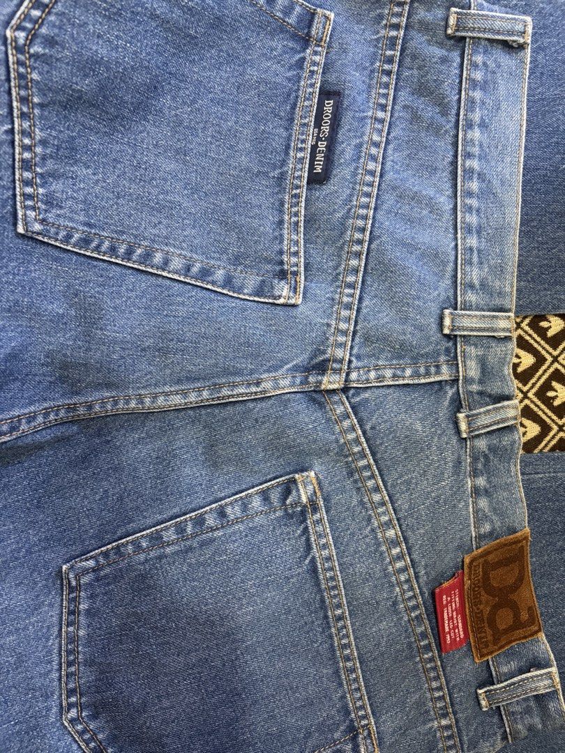 Droors Clothing Skate Pants (Category: Jeans) located in Makati City. Submitted by dgkhalfday (Listing ID 1442801324, Image 2). Description: Droors Clothing - DC Shoe Co Skate Pants Vintage 90s Baggy fit Size 38 on tag fits 36 Dimes W - 18.5’ L- 41’ Hem - 7.8’ 1.8k .