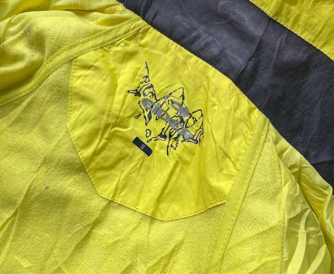 Eider technical shell jacket (Category: Coats, Jackets and Outerwear) located in Singapore. Submitted by sosleepyy (Listing ID 1442742947, Image 5). Description: (L 60 x W 48) * Technical waterproof shell * Pit/chest pocket * Adjustable hood * Alpine/mountaineering style cut * Bright yellow/black colorway.